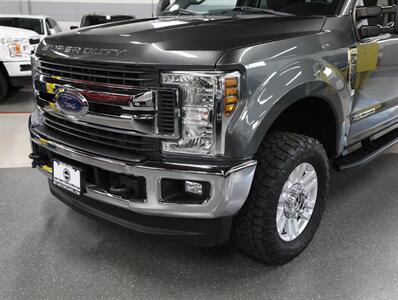 2019 Ford F-350 Super Duty XLT 4X4   - Photo 4 - Addison, IL 60101