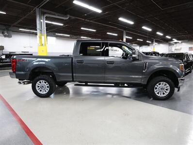 2019 Ford F-350 Super Duty XLT 4X4   - Photo 11 - Addison, IL 60101