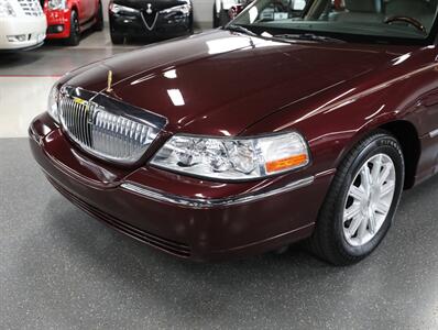 2011 Lincoln Town Car Signature Limited   - Photo 3 - Addison, IL 60101