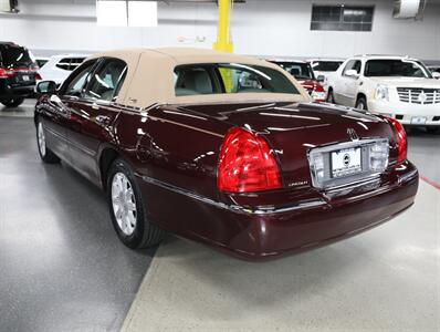 2011 Lincoln Town Car Signature Limited   - Photo 11 - Addison, IL 60101