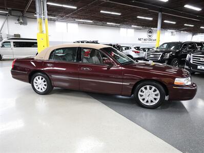 2011 Lincoln Town Car Signature Limited   - Photo 8 - Addison, IL 60101