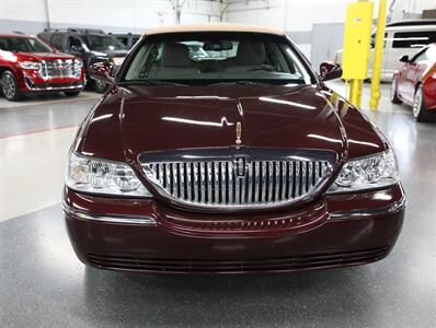 2011 Lincoln Town Car Signature Limited   - Photo 6 - Addison, IL 60101