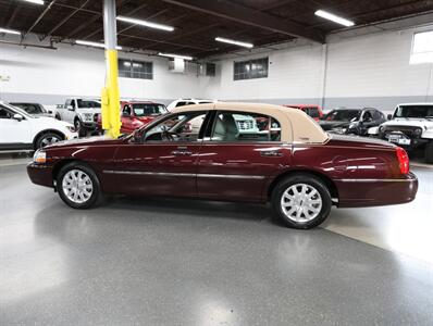 2011 Lincoln Town Car Signature Limited   - Photo 14 - Addison, IL 60101