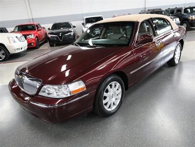 2011 Lincoln Town Car Signature Limited   - Photo 4 - Addison, IL 60101