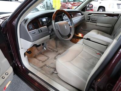 2011 Lincoln Town Car Signature Limited   - Photo 28 - Addison, IL 60101