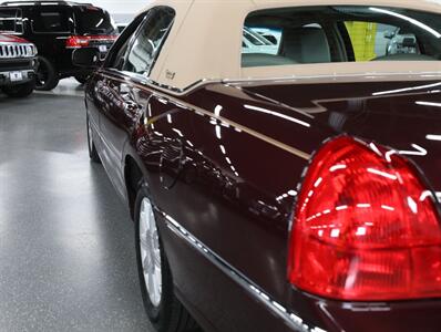 2011 Lincoln Town Car Signature Limited   - Photo 12 - Addison, IL 60101