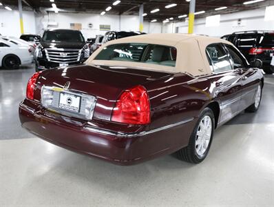 2011 Lincoln Town Car Signature Limited   - Photo 9 - Addison, IL 60101