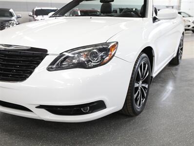 2012 Chrysler 200 S   - Photo 5 - Addison, IL 60101