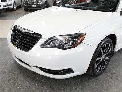 2012 Chrysler 200 S   - Photo 3 - Addison, IL 60101