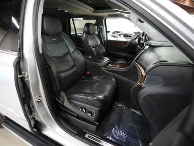 2020 Cadillac Escalade Luxury 4WD   - Photo 16 - Addison, IL 60101