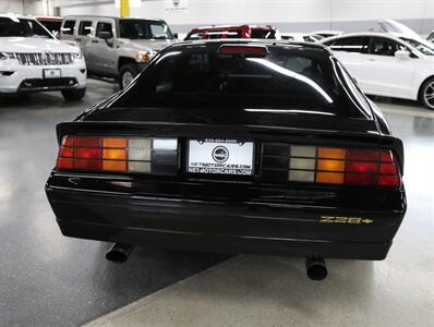 1986 Chevrolet Camaro IROC Z28   - Photo 13 - Addison, IL 60101