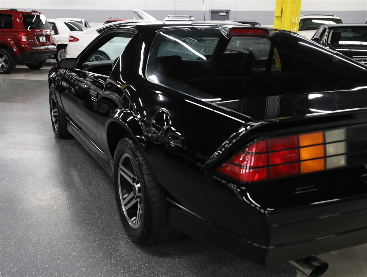 1986 Chevrolet Camaro IROC Z28 - Photo 18 - Addison, IL 60101