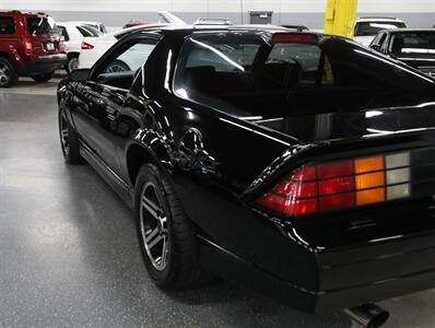 1986 Chevrolet Camaro IROC Z28   - Photo 18 - Addison, IL 60101