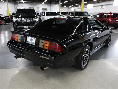 1986 Chevrolet Camaro IROC Z28   - Photo 12 - Addison, IL 60101