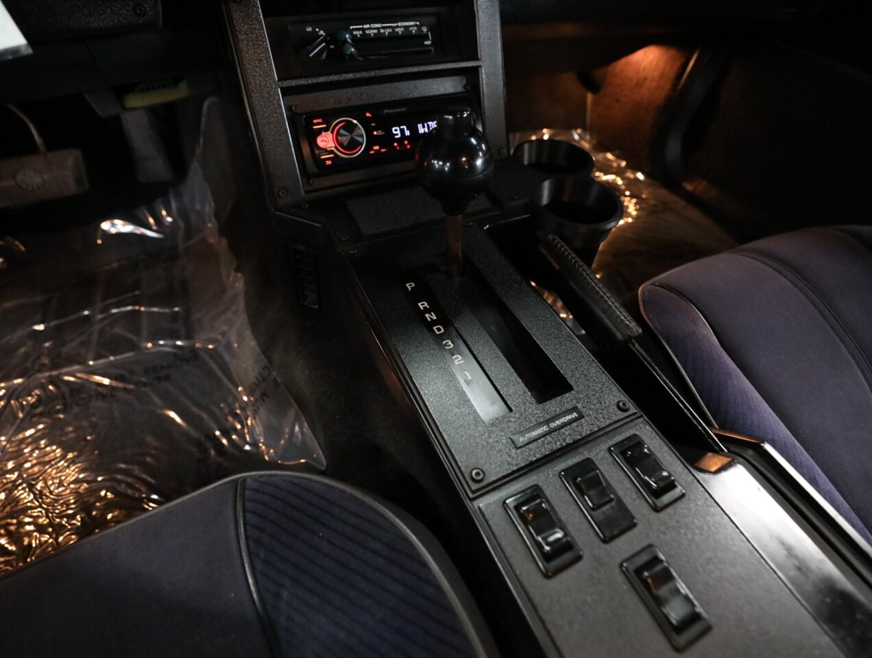 1986 Chevrolet Camaro IROC Z28 - Photo 28 - Addison, IL 60101