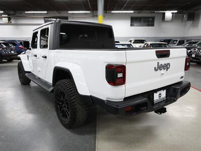 2020 Jeep Gladiator Overland   - Photo 13 - Addison, IL 60101