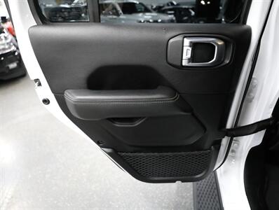 2020 Jeep Gladiator Overland   - Photo 23 - Addison, IL 60101