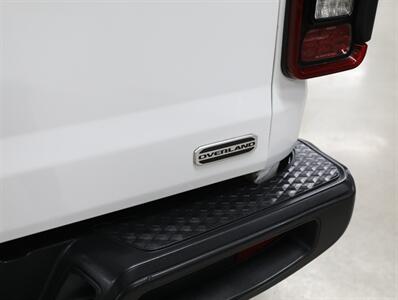2020 Jeep Gladiator Overland   - Photo 11 - Addison, IL 60101