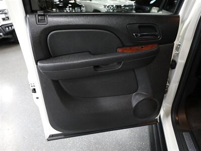 2013 Chevrolet Avalanche LTZ Black Diamond 4X4 - Photo 23 - Addison, IL 60101