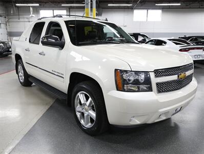 2013 Chevrolet Avalanche LTZ Black Diamond 4X4 - Photo 7 - Addison, IL 60101