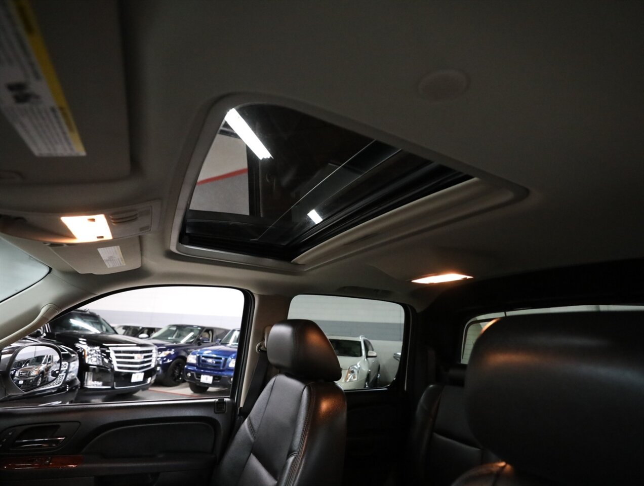 2013 Chevrolet Avalanche LTZ Black Diamond 4X4 - Photo 33 - Addison, IL 60101