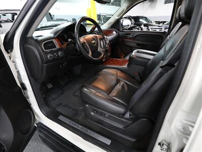 2013 Chevrolet Avalanche LTZ Black Diamond 4X4 - Photo 30 - Addison, IL 60101