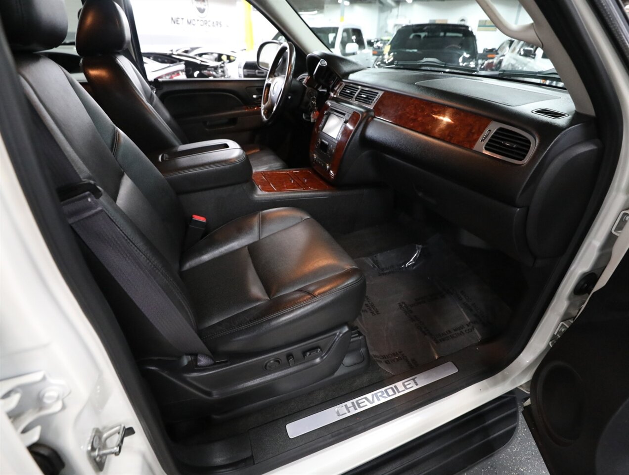 2013 Chevrolet Avalanche LTZ Black Diamond 4X4 - Photo 18 - Addison, IL 60101