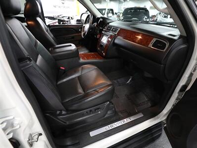 2013 Chevrolet Avalanche LTZ Black Diamond 4X4 - Photo 18 - Addison, IL 60101