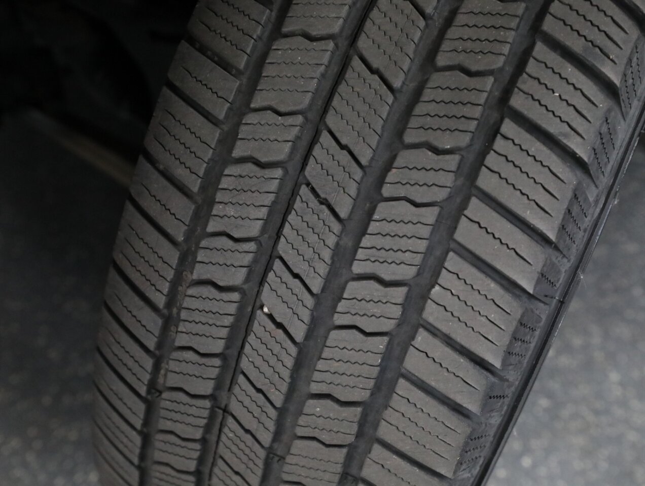 2013 Chevrolet Avalanche LTZ Black Diamond 4X4 - Photo 47 - Addison, IL 60101