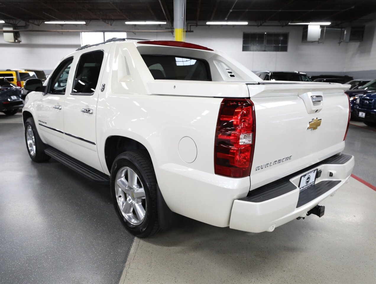 2013 Chevrolet Avalanche LTZ Black Diamond 4X4 - Photo 14 - Addison, IL 60101