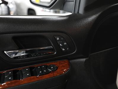 2013 Chevrolet Avalanche LTZ Black Diamond 4X4 - Photo 28 - Addison, IL 60101