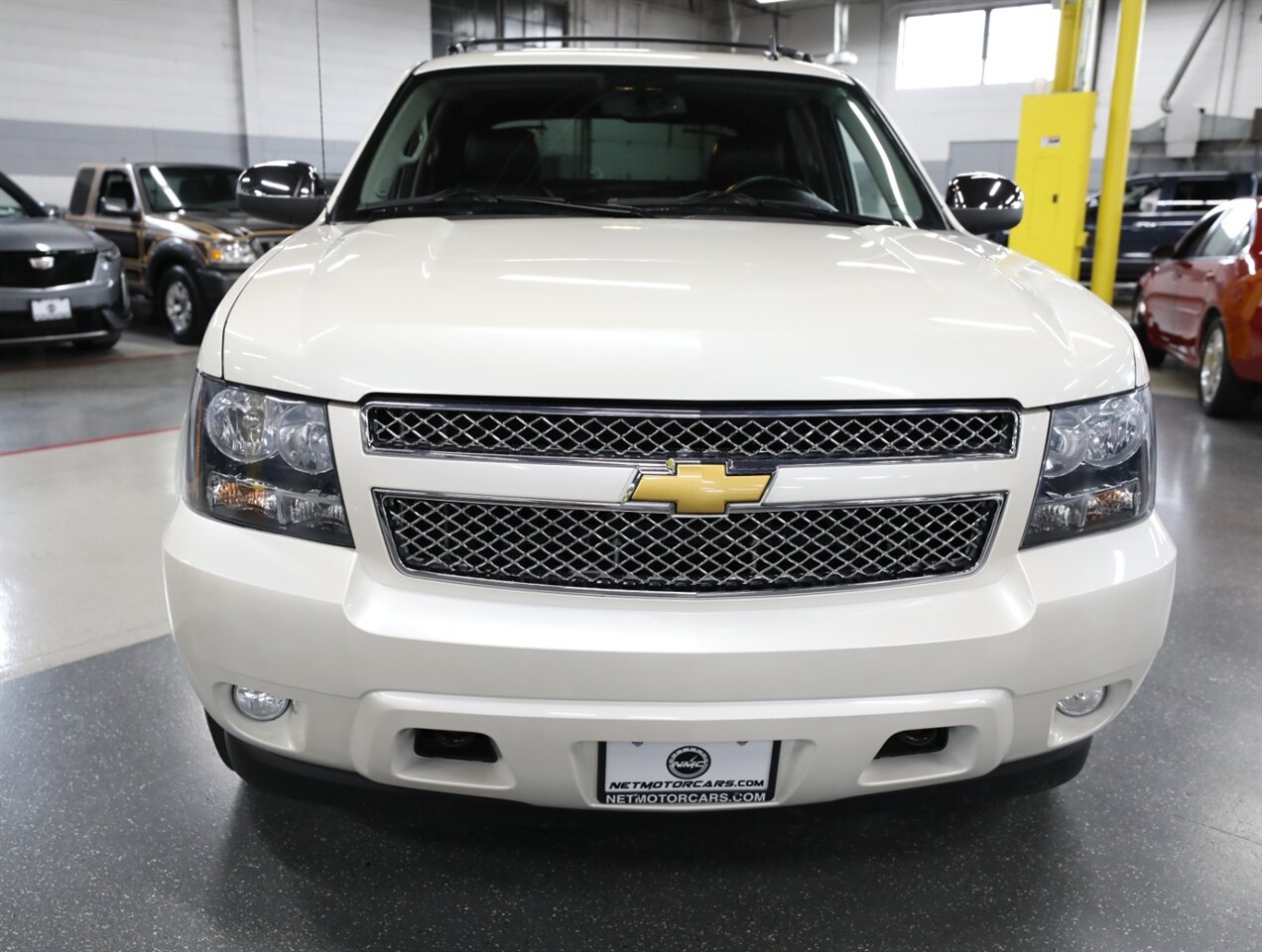 2013 Chevrolet Avalanche LTZ Black Diamond 4X4 - Photo 6 - Addison, IL 60101