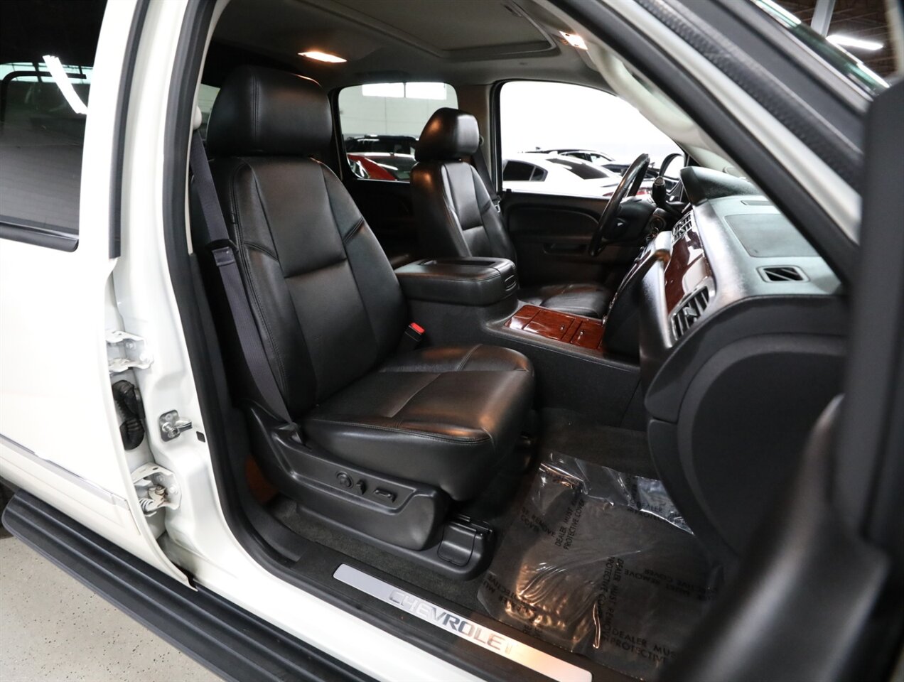 2013 Chevrolet Avalanche LTZ Black Diamond 4X4 - Photo 19 - Addison, IL 60101