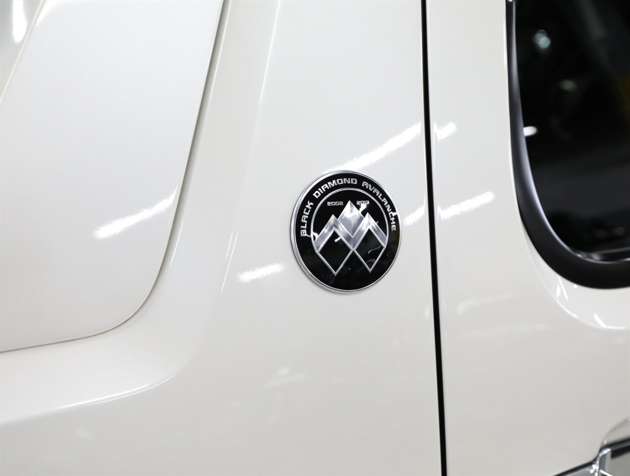 2013 Chevrolet Avalanche LTZ Black Diamond 4X4 - Photo 9 - Addison, IL 60101