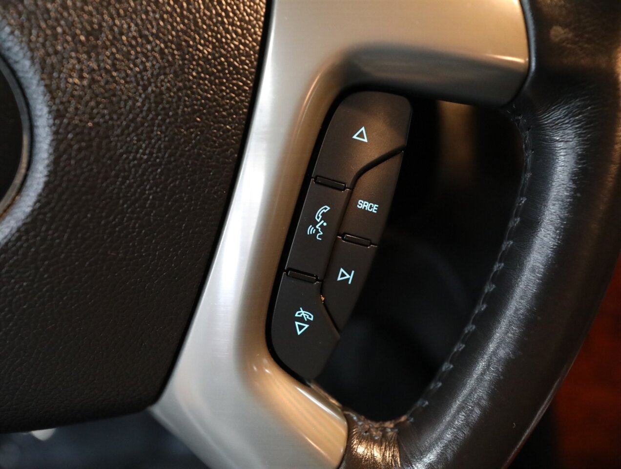 2013 Chevrolet Avalanche LTZ Black Diamond 4X4 - Photo 37 - Addison, IL 60101