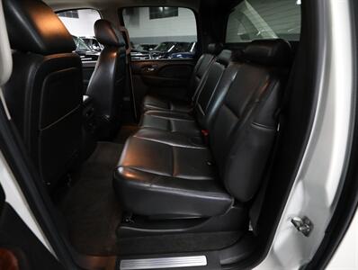 2013 Chevrolet Avalanche LTZ Black Diamond 4X4 - Photo 25 - Addison, IL 60101