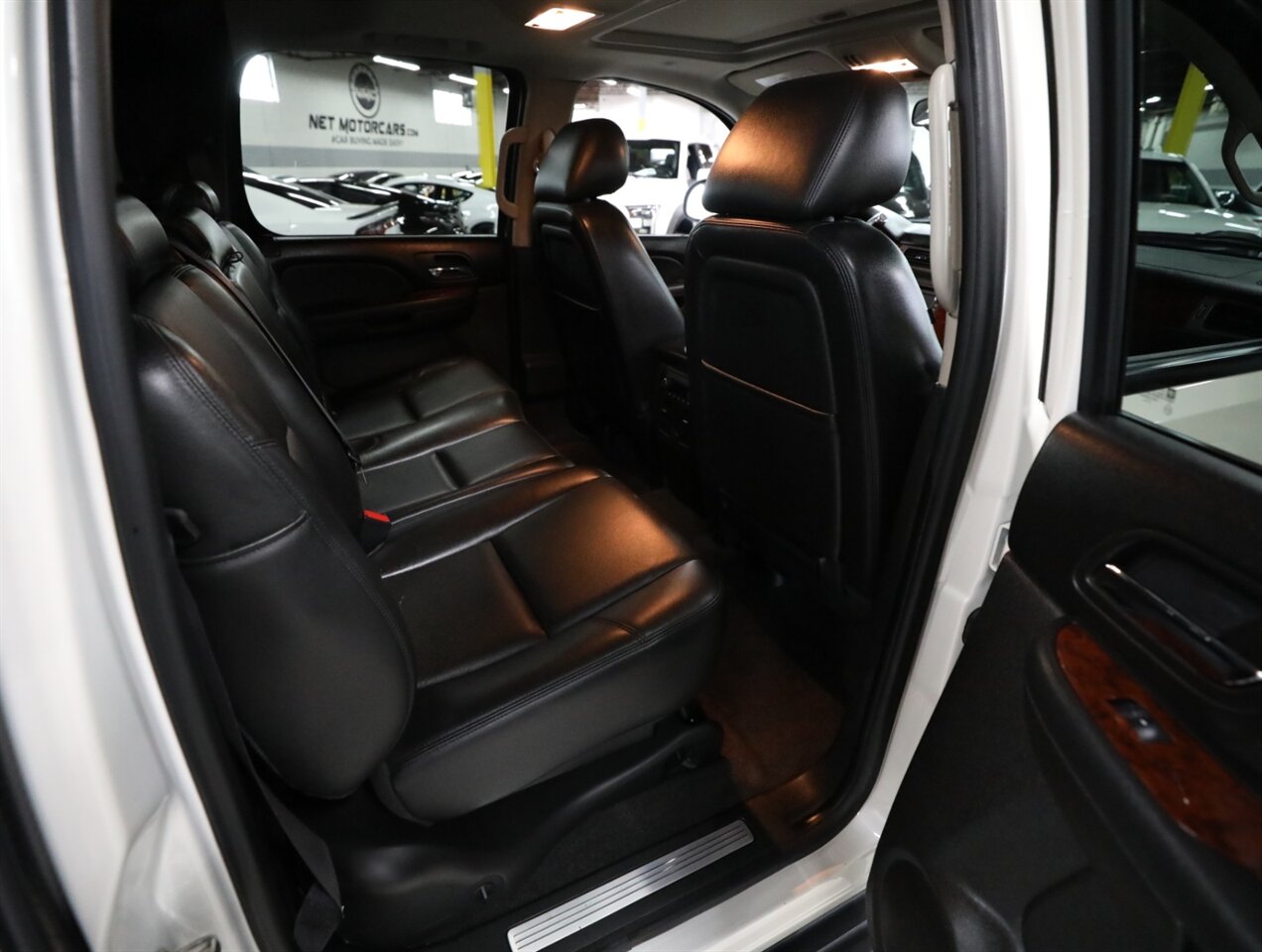 2013 Chevrolet Avalanche LTZ Black Diamond 4X4 - Photo 21 - Addison, IL 60101