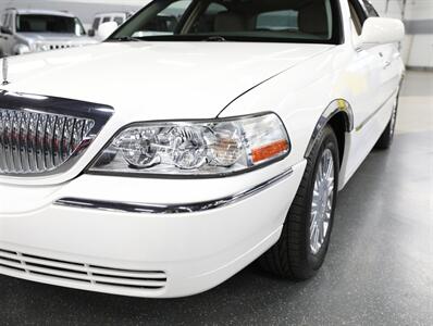 2011 Lincoln Town Car Signature Limited   - Photo 5 - Addison, IL 60101