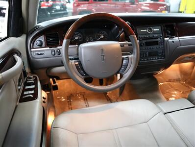 2011 Lincoln Town Car Signature Limited   - Photo 25 - Addison, IL 60101