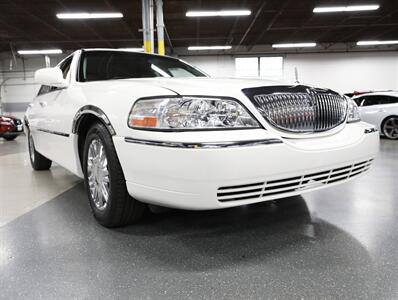 2011 Lincoln Town Car Signature Limited   - Photo 44 - Addison, IL 60101