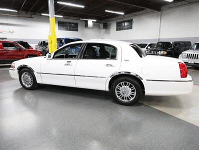 2011 Lincoln Town Car Signature Limited   - Photo 14 - Addison, IL 60101