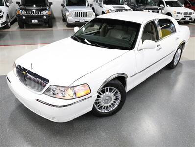 2011 Lincoln Town Car Signature Limited   - Photo 2 - Addison, IL 60101