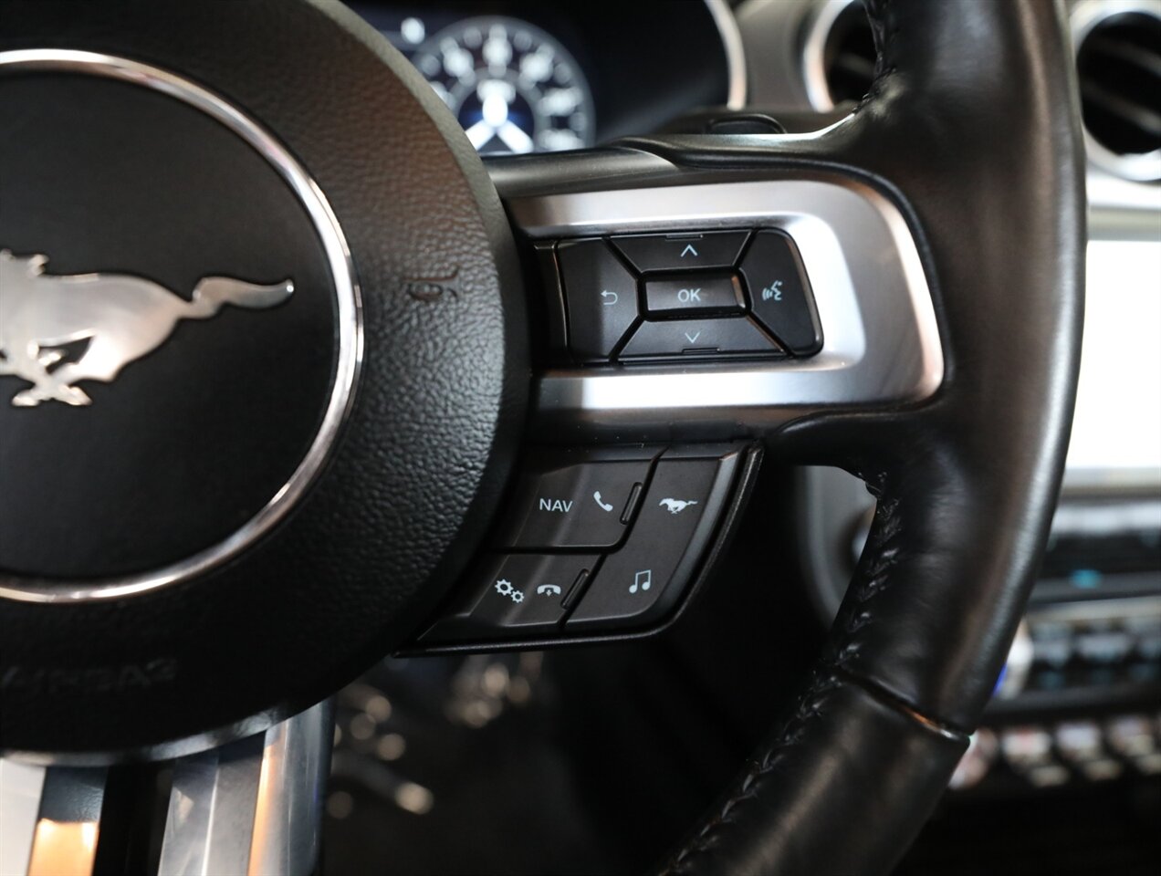 2022 Ford Mustang GT Premium Convertible - Photo 34 - Addison, IL 60101