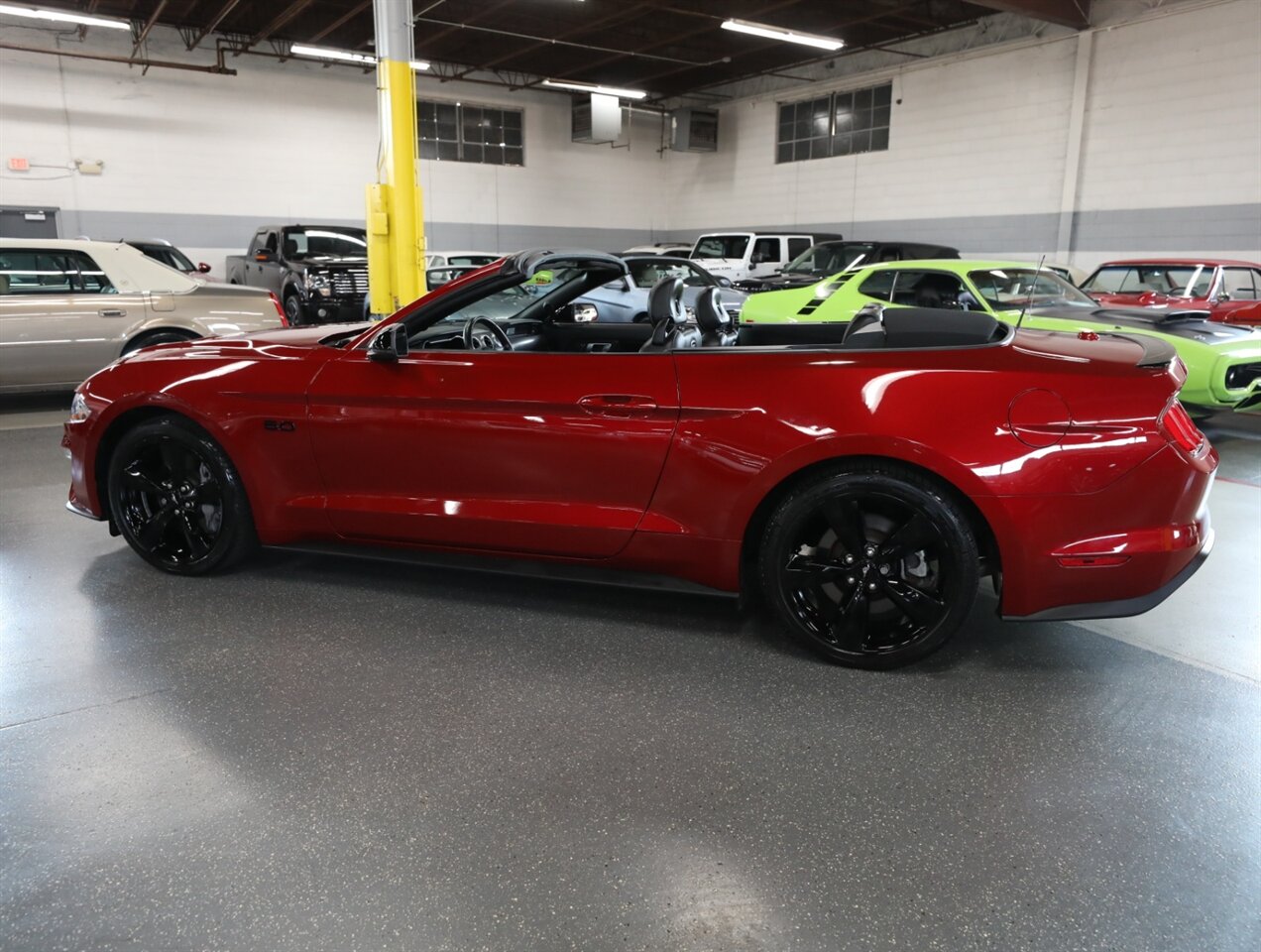 2022 Ford Mustang GT Premium Convertible - Photo 16 - Addison, IL 60101