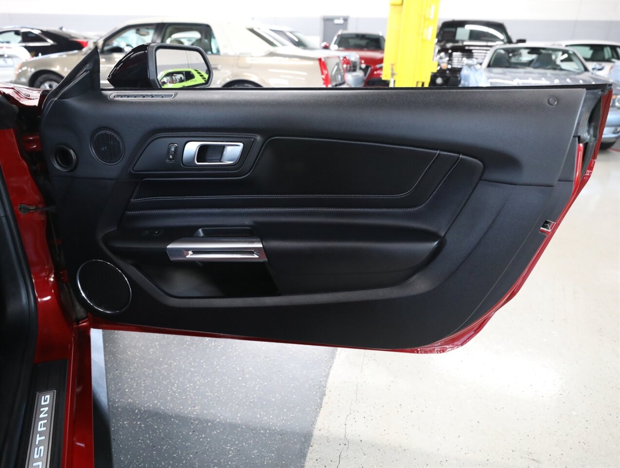 2022 Ford Mustang GT Premium Convertible - Photo 18 - Addison, IL 60101