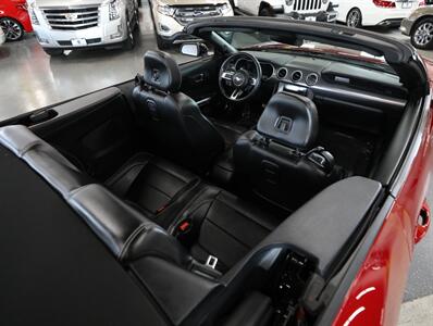 2022 Ford Mustang GT Premium Convertible - Photo 17 - Addison, IL 60101