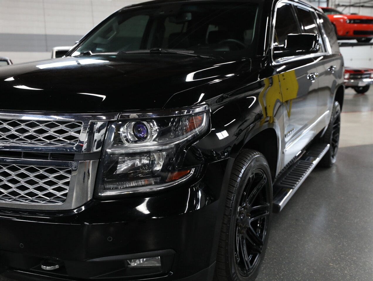 2017 Chevrolet Tahoe LT 4WD - Photo 4 - Addison, IL 60101