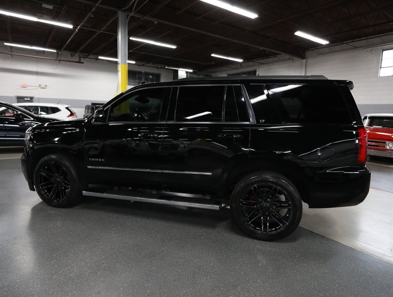 2017 Chevrolet Tahoe LT 4WD - Photo 13 - Addison, IL 60101
