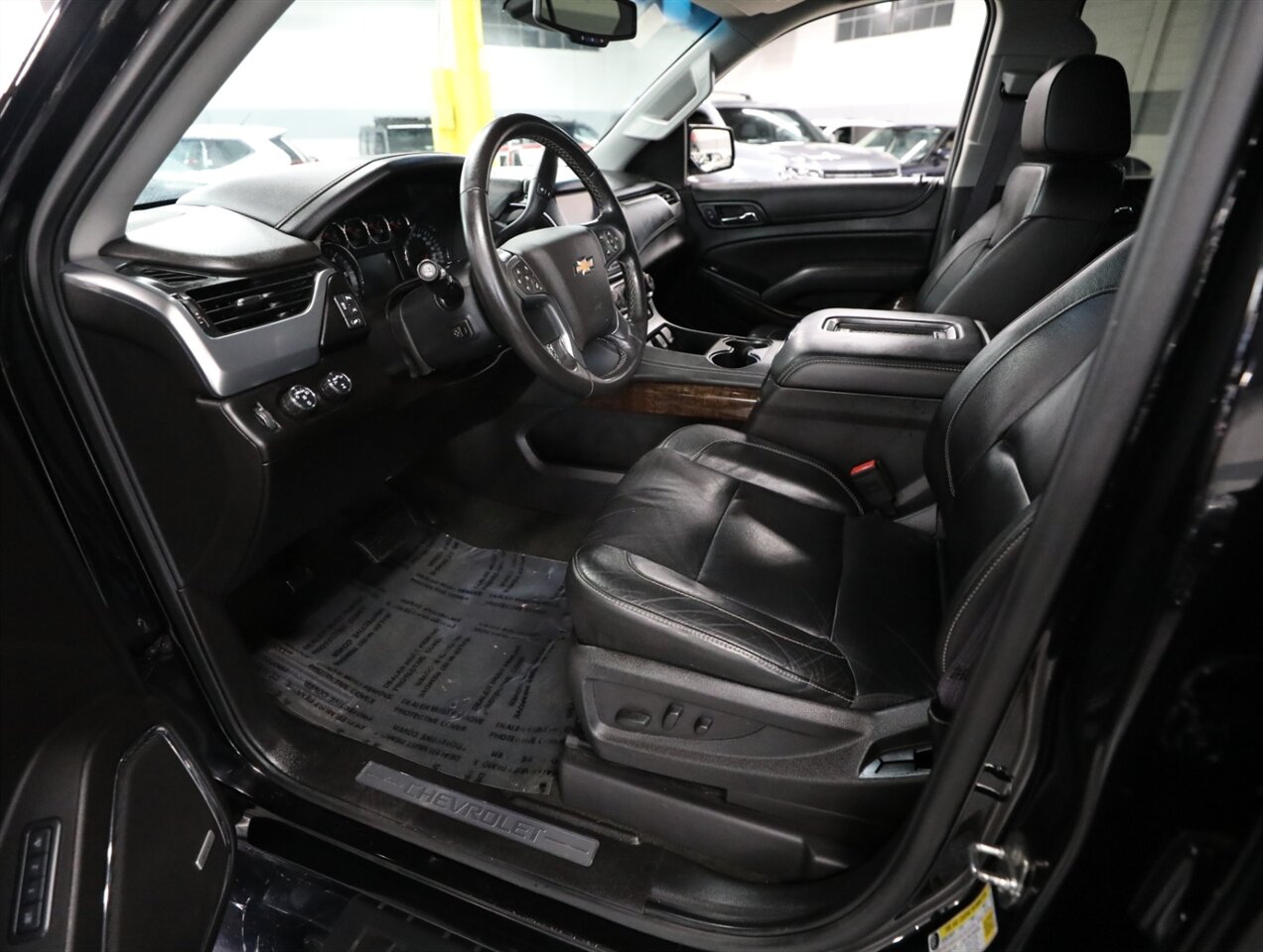 2017 Chevrolet Tahoe LT 4WD - Photo 33 - Addison, IL 60101