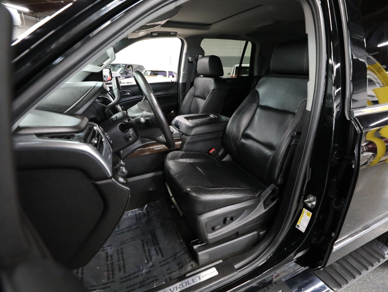 2017 Chevrolet Tahoe LT 4WD - Photo 34 - Addison, IL 60101